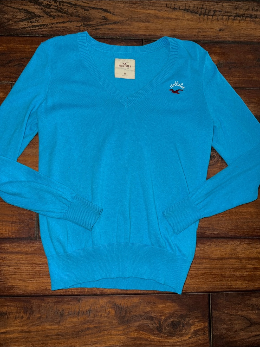 Hollister Women's Lightweight V-Neck Sweater in Blue